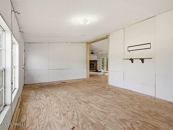 4th image of 103 Water Valley Rd