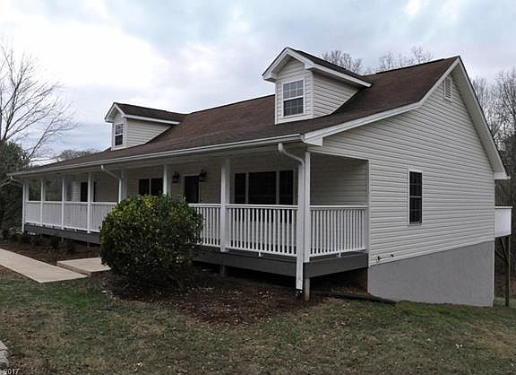 2nd image of 11 Candy Tuft Ln