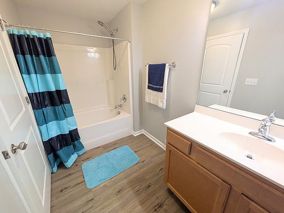 Primary bath with large soaking tub