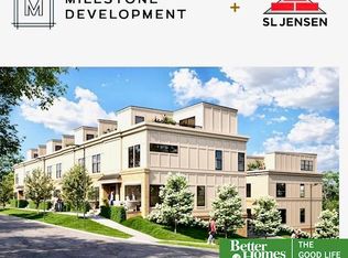 1016 S 33rd Ct, Omaha, NE 68105