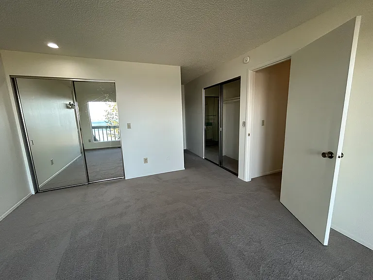 241 N State St #1 — Photo 4