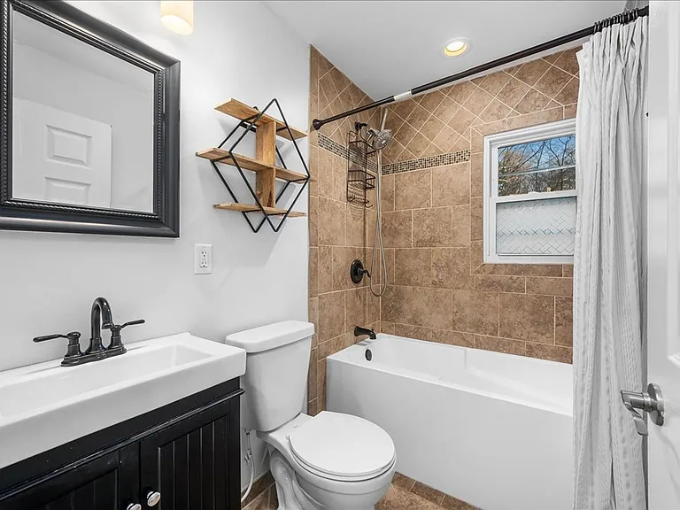 46 Upland Ave — Photo 8