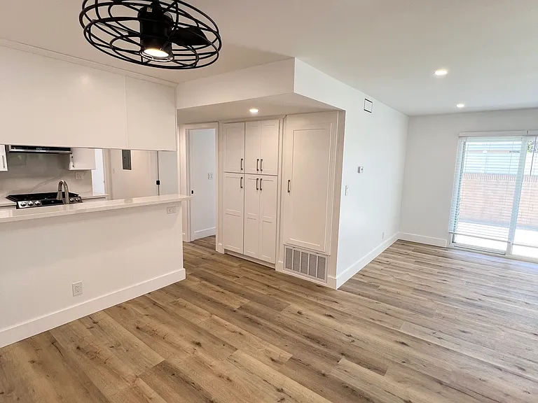 8731 La Salle St #5 — Photo 6