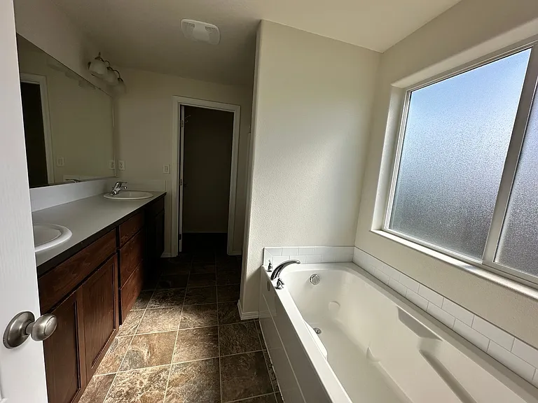 533 Derby St SE — Photo 14
