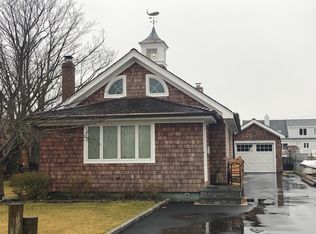 76 Araca Rd, Babylon, NY 11702