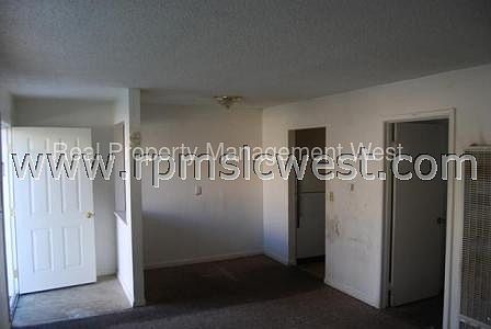 4th image of 480 E Robert Ave