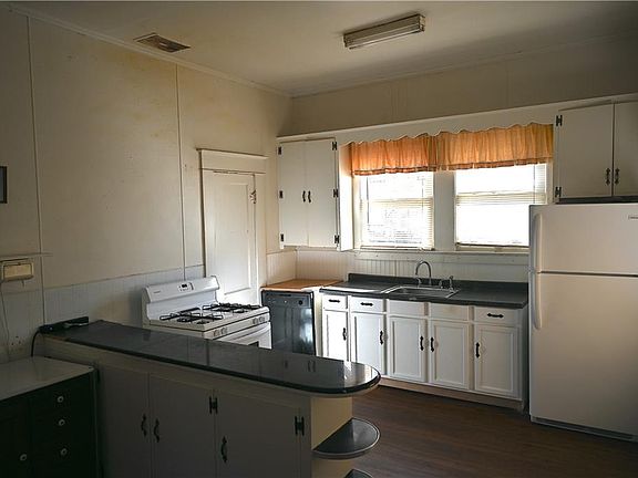5th image of 206 S Lexington Ave
