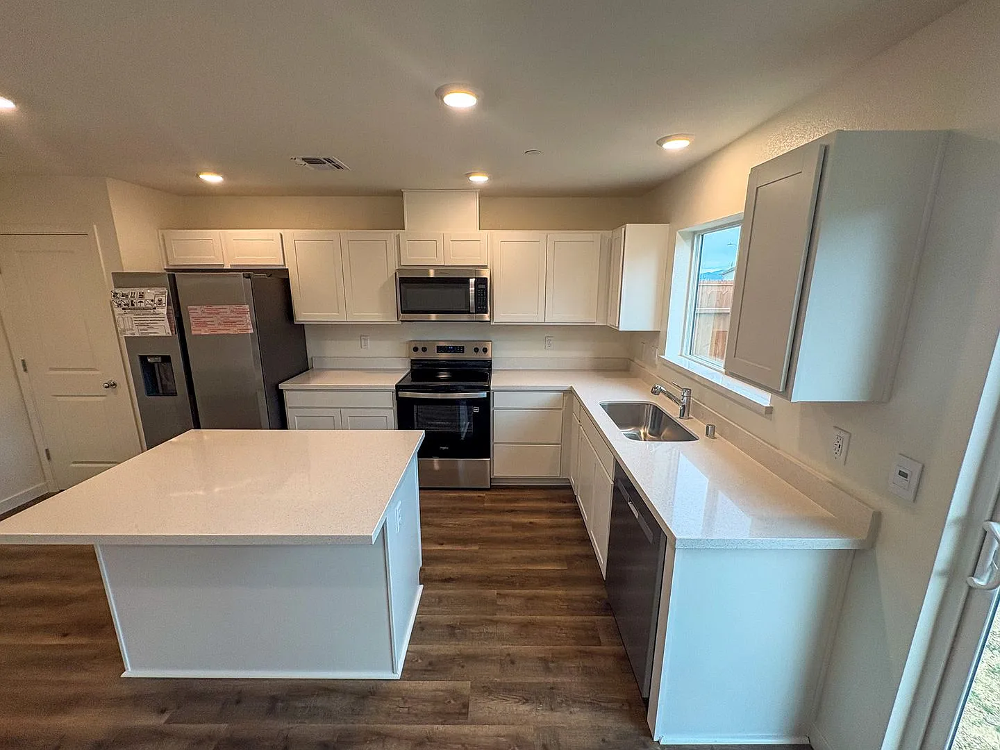 This 4 bedroom, 2.5 bath home is located in a newly built peaceful Redding neighborhood! — Photo 4
