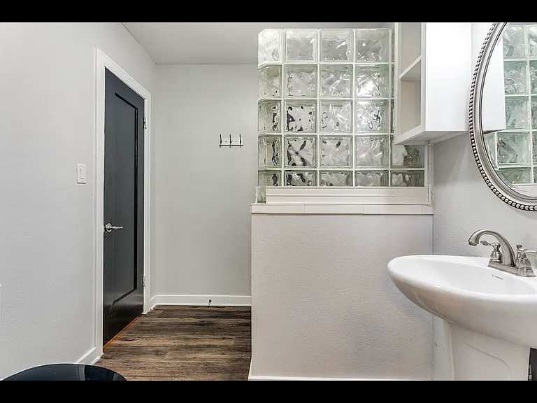 2534 Wayside Ave — Photo 10