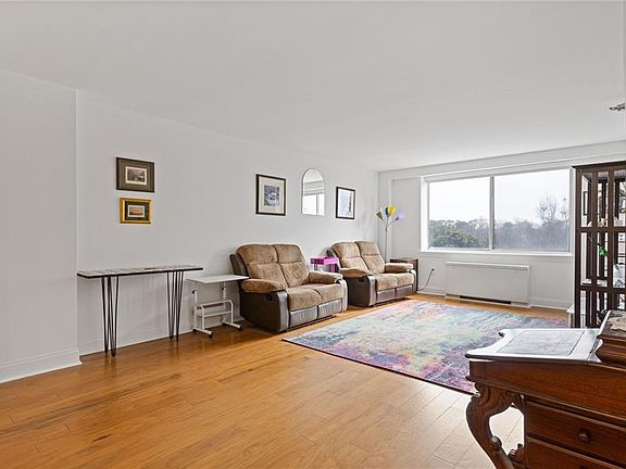 2nd image of 2479 Peachtree Rd NE APT 402