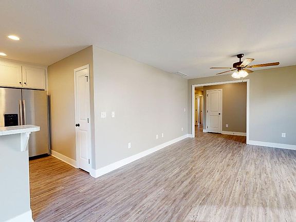 3rd image of 11835-11837 Ridgeway Dr