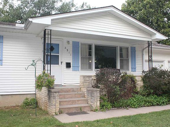 3rd image of 2311 Rosewood Ave