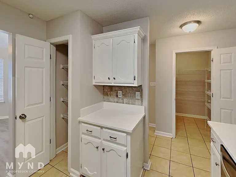 8313 Regal Bend Dr — Photo 9
