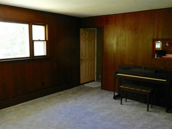 4th image of 1105 Burgoyne Ave