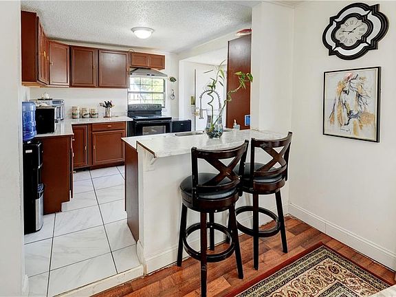 4th image of 527 N Lawndale Ave