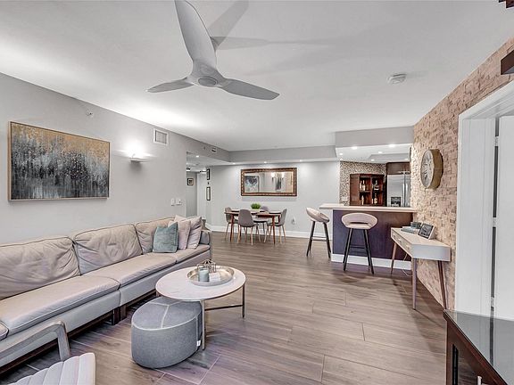 5th image of 2039 SE 10th Avenue #502