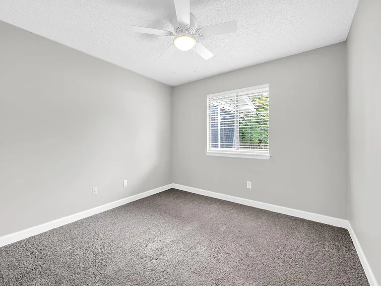 3930 Balsam Dr — Photo 25