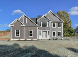 15 Lomartra Ln, Branford, CT 06405