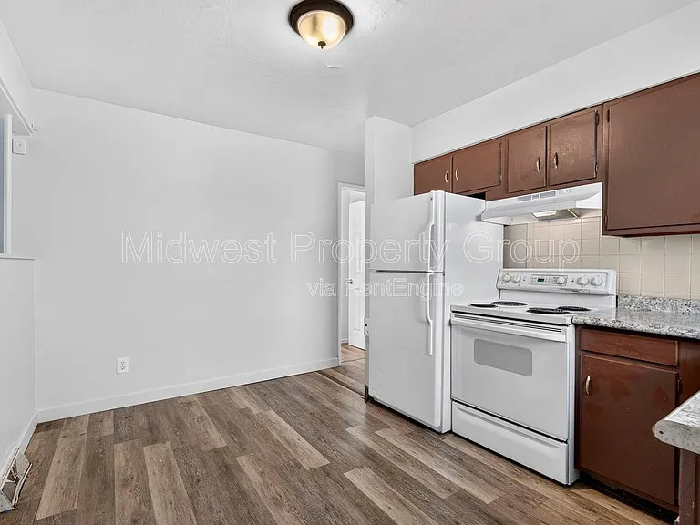 235 Flora Dr — Photo 5