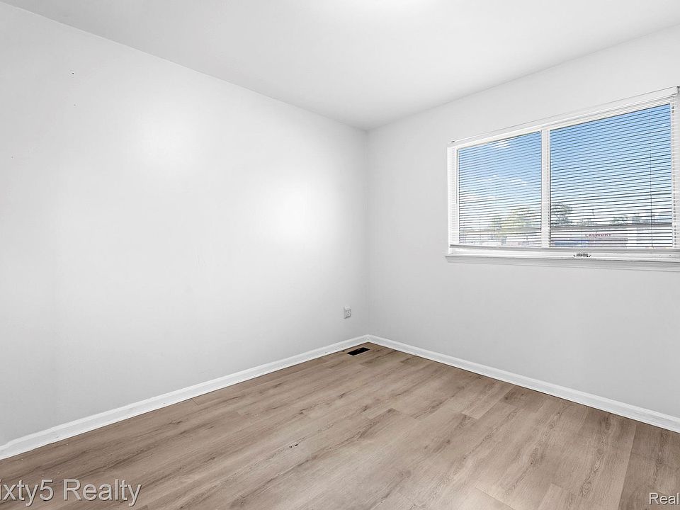 1681 Marion Ave, photo 13