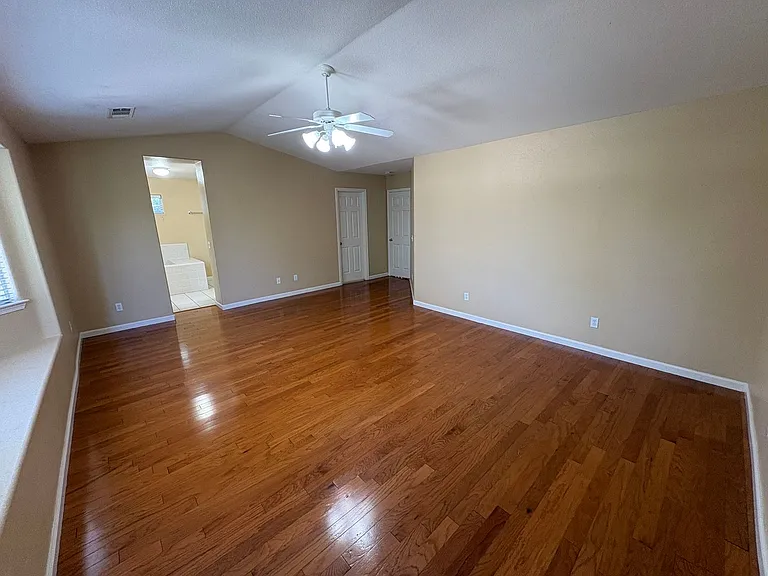 703 W Russell Ave — Photo 14
