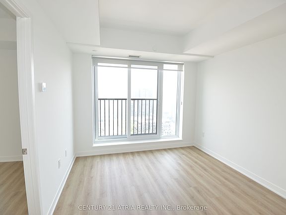 4th image of 10 Oak St #2301