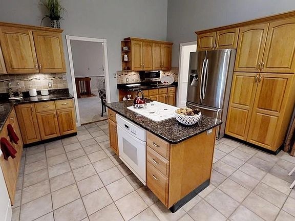 4th image of 22 Wedgewood Dr