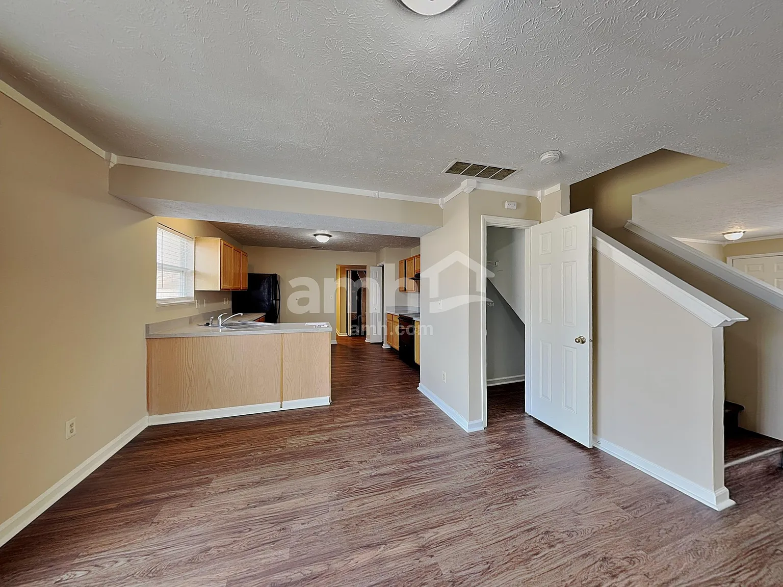 3 bed, 2.5 bath, 2008 sqft, $2,185 — Photo 4