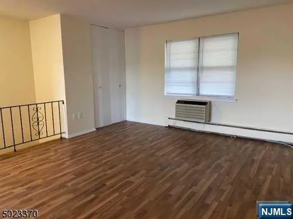 1134 Valley Rd APT 2A, Wayne, NJ 07470