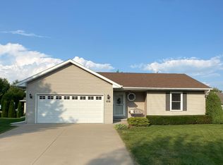 1054 Bismarck Ave, Oshkosh, WI 54902