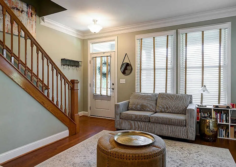 3 bed, 3.5 bath, 1880 sqft, $3,700 — Photo 2