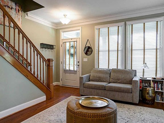 2nd image of 1022 Perry St