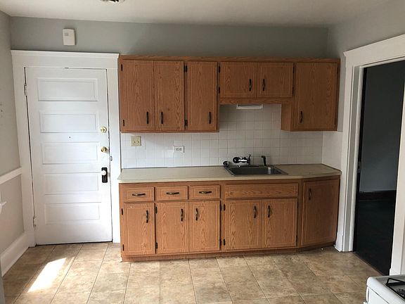 2nd image of 2806 York Ave #2