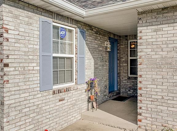 3rd image of 11 Old Orchard Ln