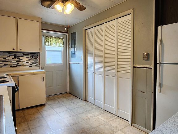 3rd image of 525 Johnson Ave