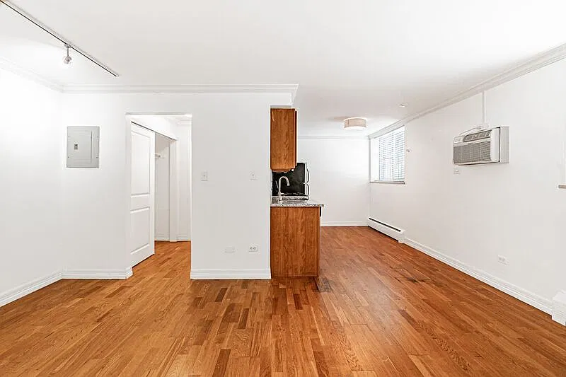 Studio, 1.0 bath, 472 sqft, $1,045 — Photo 3