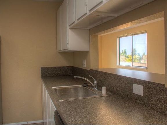 4th image of 11011 Greenwood Ave N APT 14
