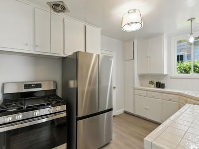 1300 Howard Ave, San Carlos, CA, 94070