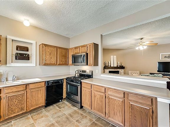 5th image of 2100 Lavender Ln