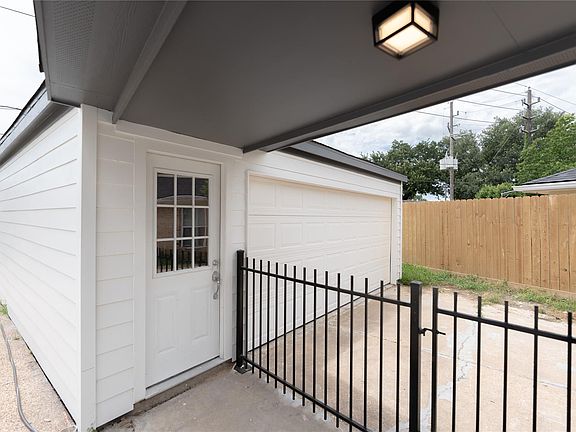 3rd image of 4531 Hickory Downs Dr