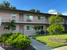 2025 Cass Way, Sarasota, FL