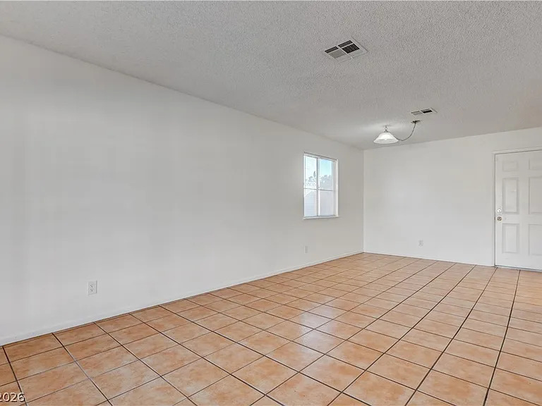 707 Honeybee Ct — Photo 10