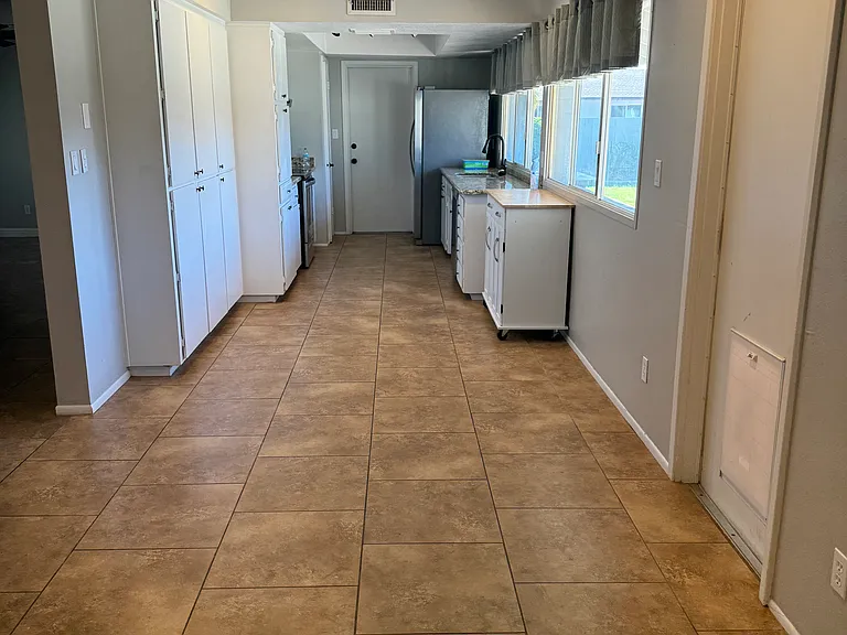 2302 E Loyola Dr — Photo 13