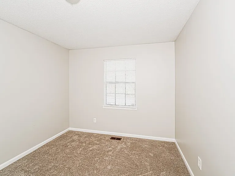 933 Edwards Lake Rd — Photo 13