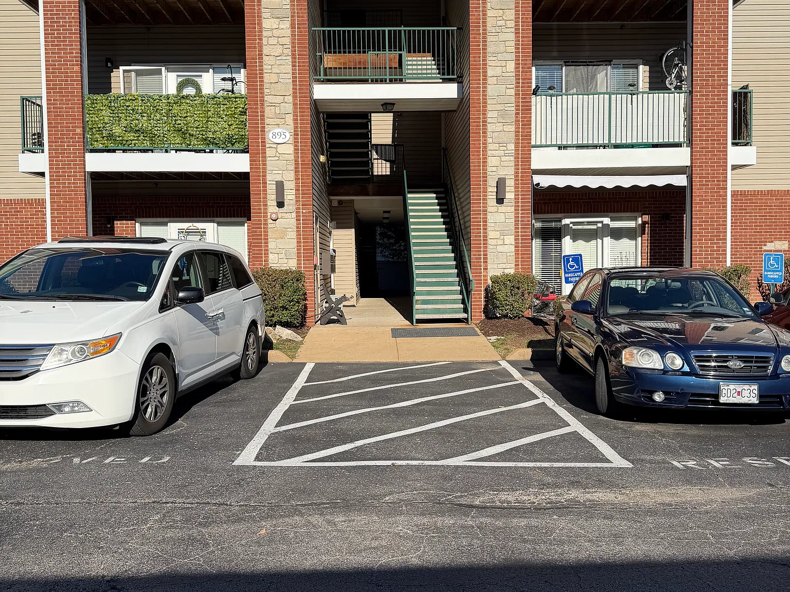 2 bed, 1043 sqft, $1,525 — Photo 1
