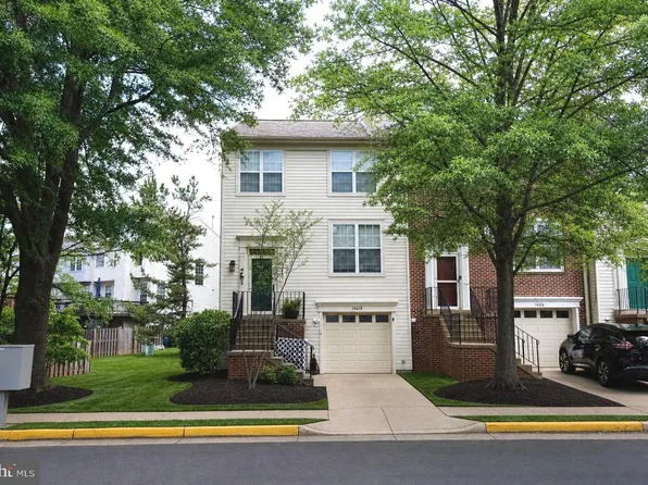 14618 Stream Pond Dr, Centreville, VA 20120