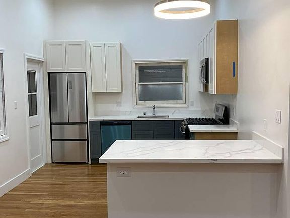 5th image of 1048 Valencia St
