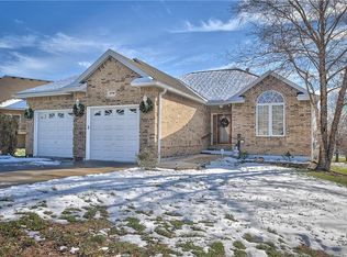 15709 Pine Cir, Basehor, KS 66007