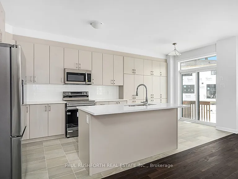 511 Convenire Row — Photo 10