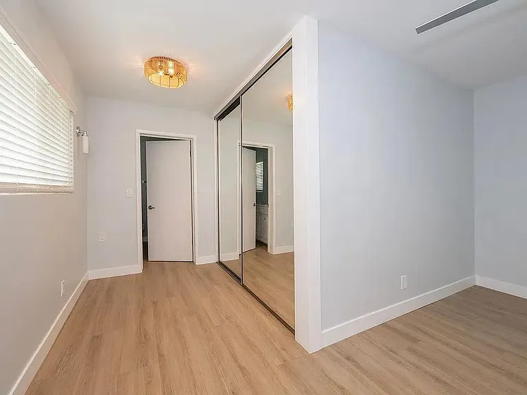 418 N Broadway #418.3 — Photo 12